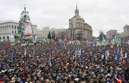 Marš milijuna u Ukrajini: 200 tisuća ljudi na ulici, stiže ih još