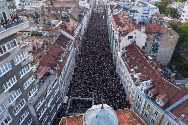Sarajevo: Pogled iz zraka na okupljanje građana u čast Halidu Bešliću