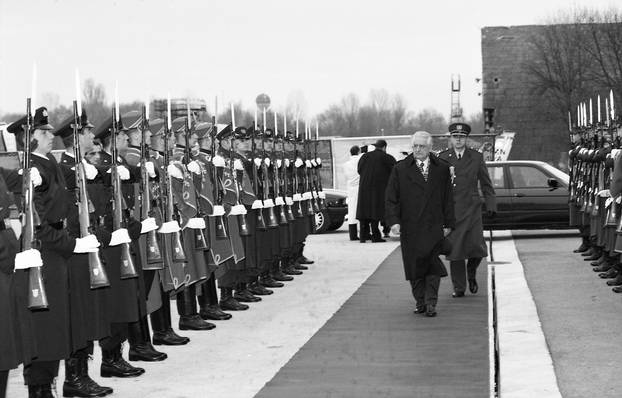 Zagreb: Tuđman, Granić i Šušak odlaze na potpisivanje Daytonskog sporazuma, 19.11.1995.