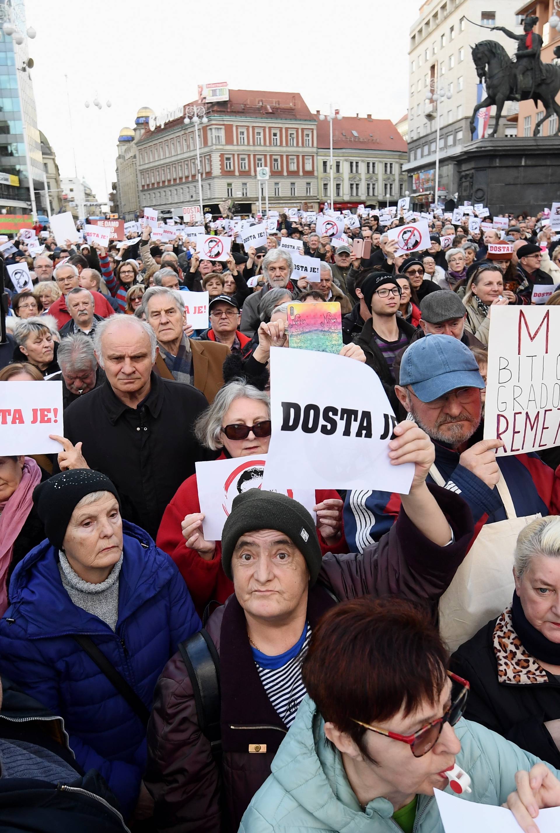 Tisuće na prosvjedu protiv Bandića u Zagrebu