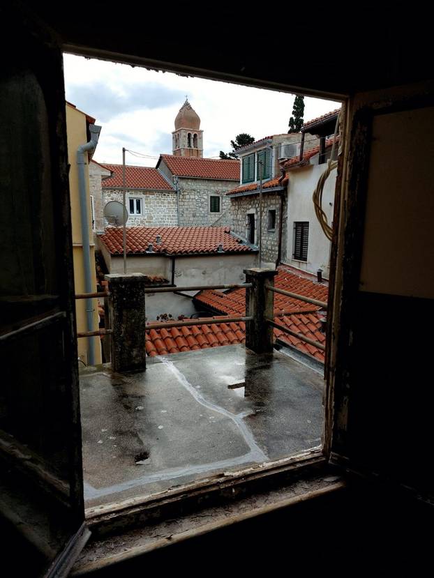 FOTO Ova kuća na Rabu ima 40 m2. Za nju traže 250.000 eura!