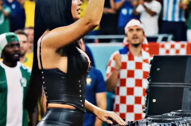 I Ivana Knoll ima pjesmu za Svjetsko prvenstvo! Pokazala i spot, svi gledaju u bujni dekolte