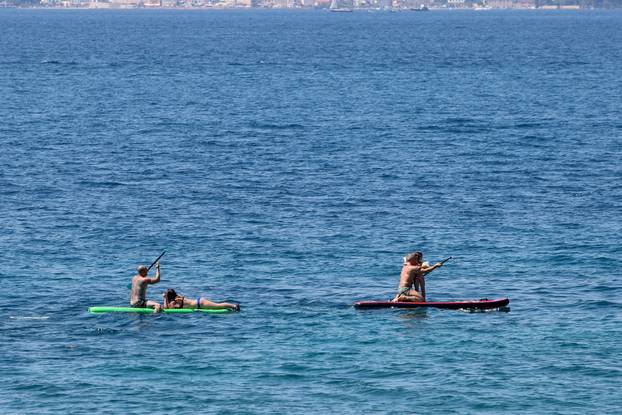 Zadar: Velik brok kupača na zadarskim plažama