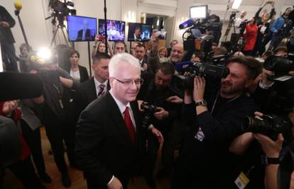 Josipović o Kolindi: "Izgubila, a režirala je mali maskenbal"