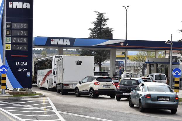 Šibenik: Gužve na benzinskim postajama zbog najavljenog poskupljenja