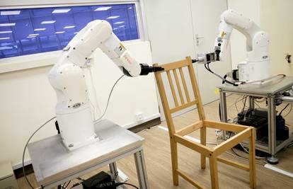Bez živciranja i viška dijelova: Robot u 20 minuta slaže stolac