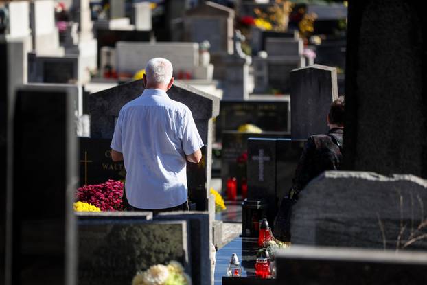 Zagreb: Svi sveti groblja poznatih osoba