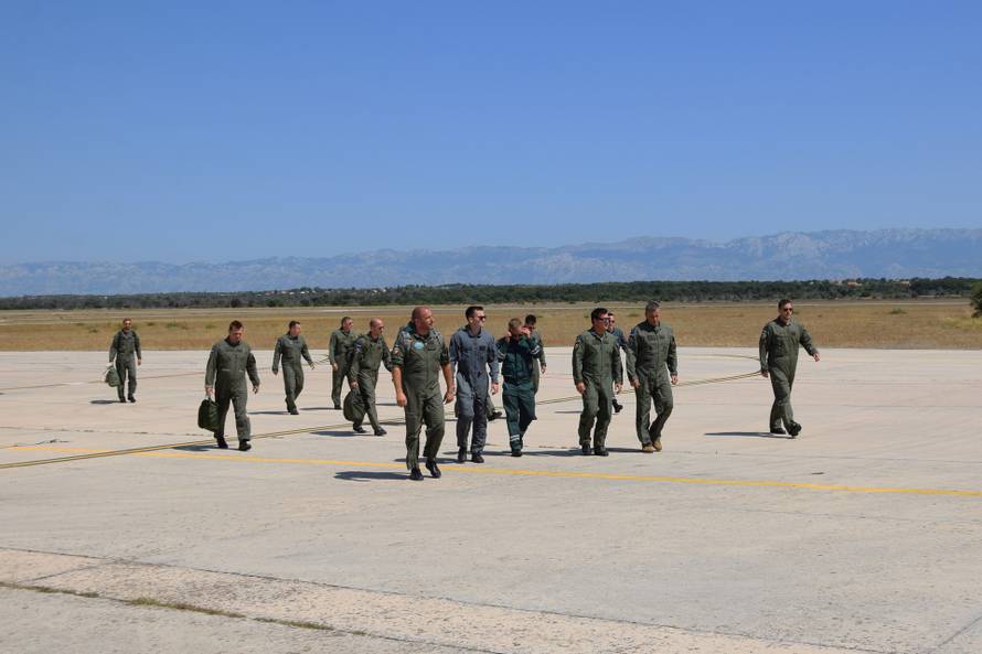 FOTO Hrvatski piloti vratili se iz Francuske: 'Bila nam je čast pomagati u gašenju požara'