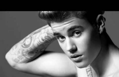 Parodija: Šeprtljavog Biebera bole ručice u reklami za gaće