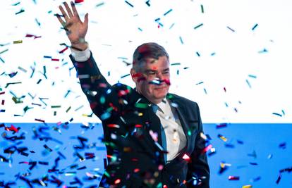 FOTO Milanovićev trijumf, hladne kiflice i žena u crvenom koja je održavala atmosferu