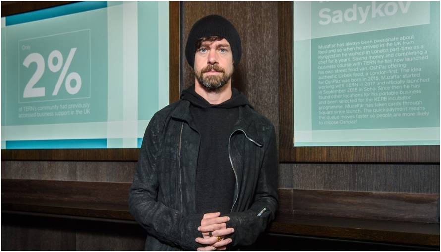 Život milijardera: Kupa se u ledu i ženama šalje svoju kosu