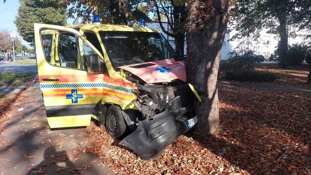 Šok u Vukovaru: 'Auto se zabio u naš sanitet. Letjeli smo po kolima, sinu je potekla krv'