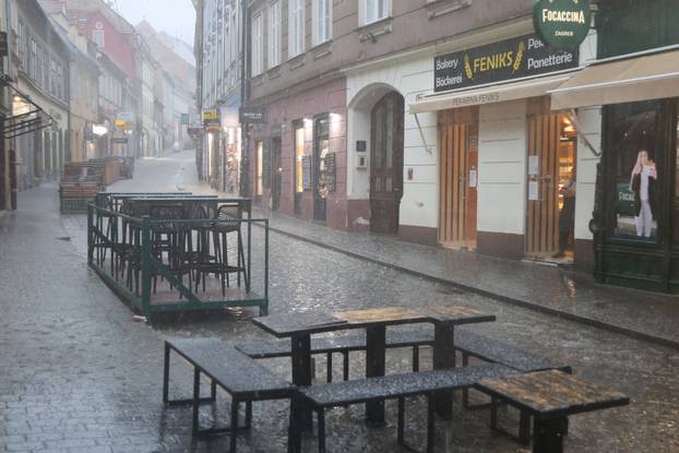 Zagreb: Oluja sigla do Zagreba