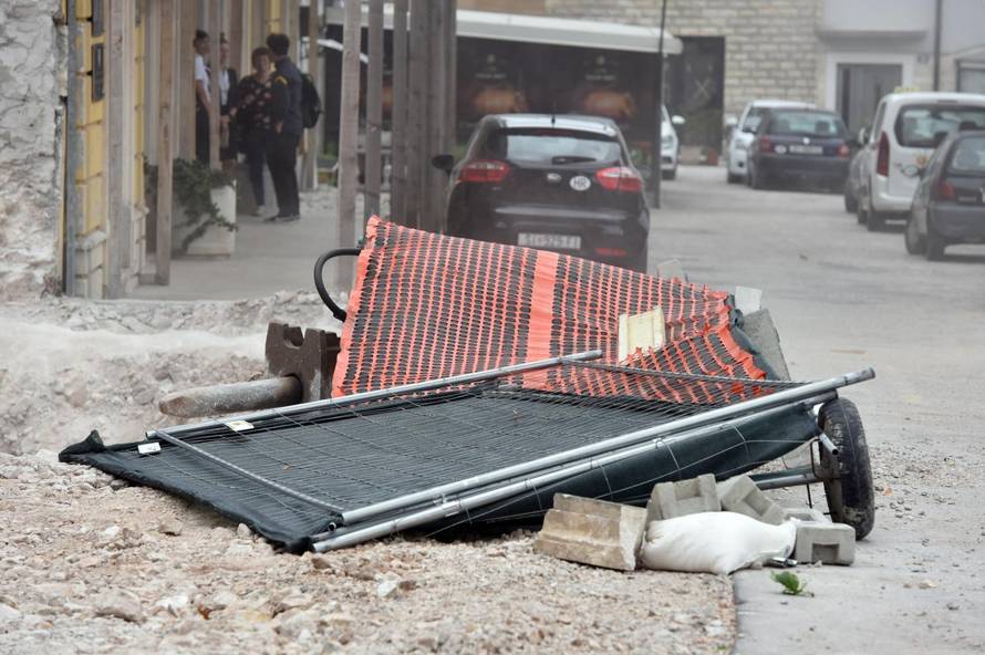 Šibenik: Olujni udari bure noćas dosezali skoro 100 kilometara na sat