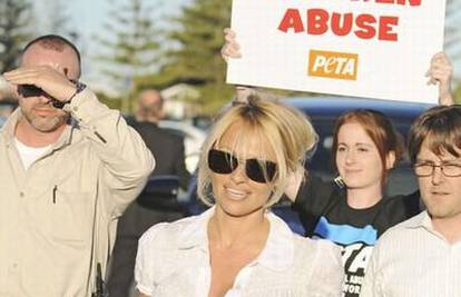 Pamela prosvjeduje protiv sponzora australskog BB-a