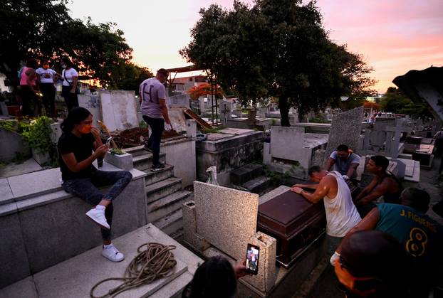 Aftermath of earthquakes in La Guaira