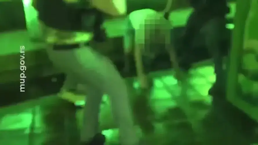 VIDEO Ovaj muškarac je silovao ženu (67) u Beogradu: Snimile ga kamere kako mirno šeta...