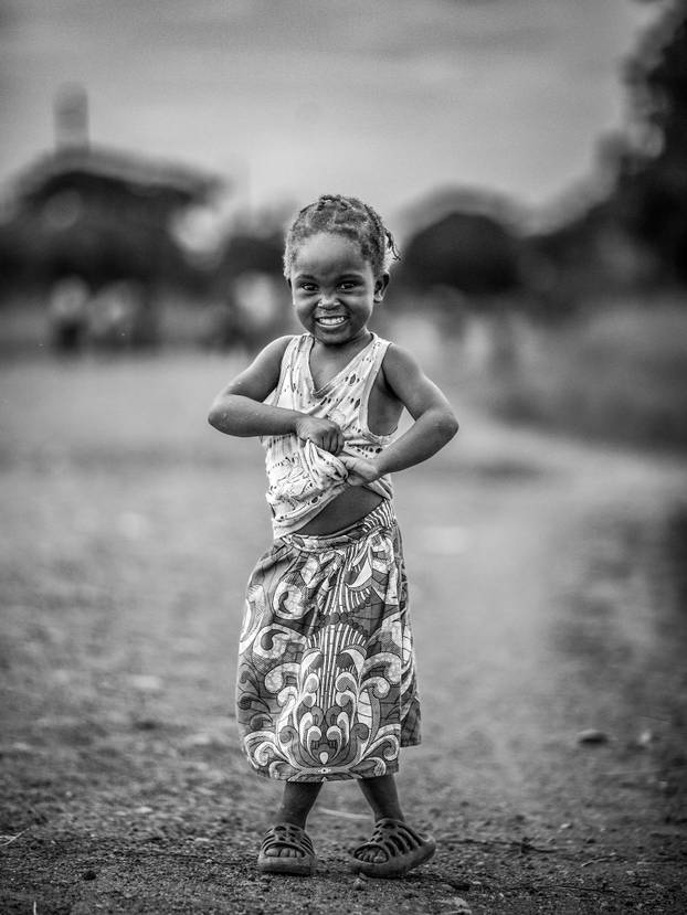 Osijek: Dio postave izložbe fotografija fotoreporterke Pixsella Emice Elveđi "Srce za Afriku"