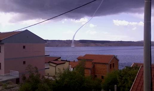 Pijavica je divljala 15 minuta u moru izme&dstrok;u Paga i Velebita