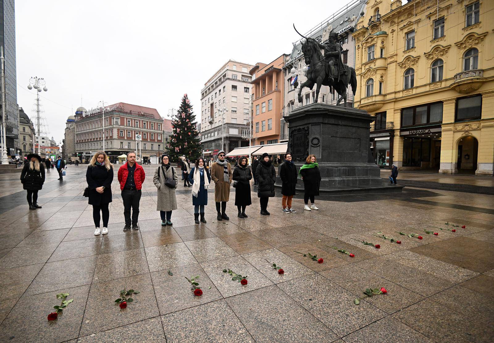 Zagreb: Održan prosvjedni performans 'Tiha misa'