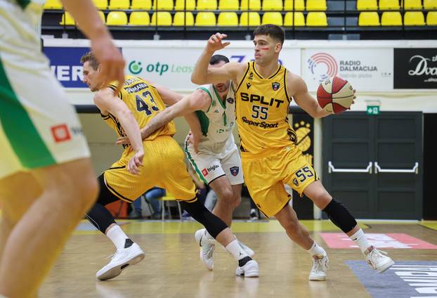 Split: Košarkaši igrali "našminkani" u znak podrške Međunarodnom danu borbe protiv nasilja nad ženama