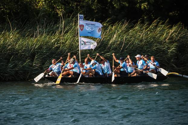 Maratonci u lađama kroz Opuzen