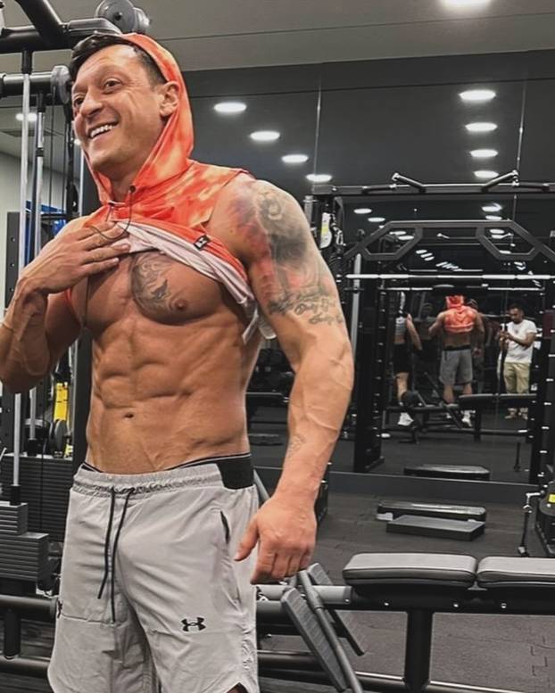 FOTO Trening, kile, mišići, žile: Ovi nogometaši objesili su svoje kopačke o klin i primili se utega