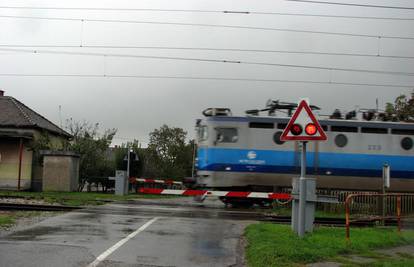 Sl. Brod: Na željezničkoj je pruzi poginuo 15-godišnjak