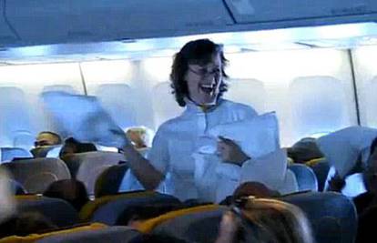 Putnici i stjuardesa se na letu  'pomlatili' jastucima 