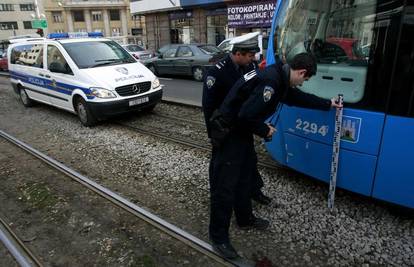 Zagreb: Pješak trčao preko ceste pa ga udario tramvaj