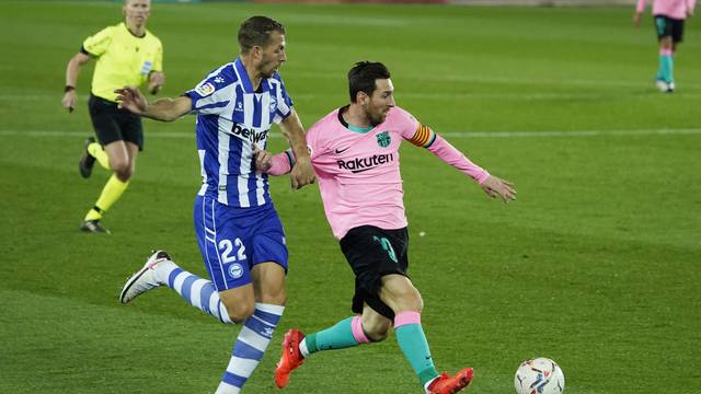 La Liga Santander - Deportivo Alaves v FC Barcelona