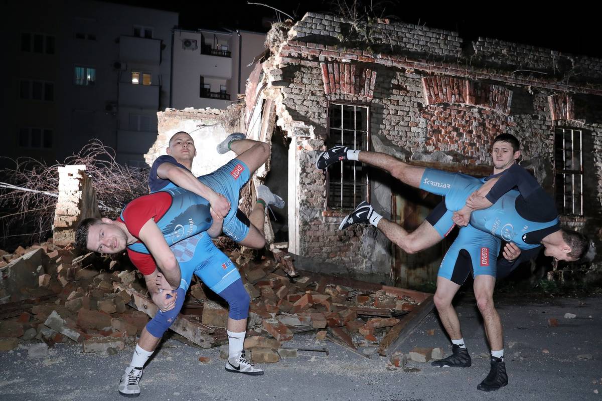 Hrvači s ruševina: Ostali su bez dvorane, ali i dalje treniraju. Osvajaju medalje i ne odustaju