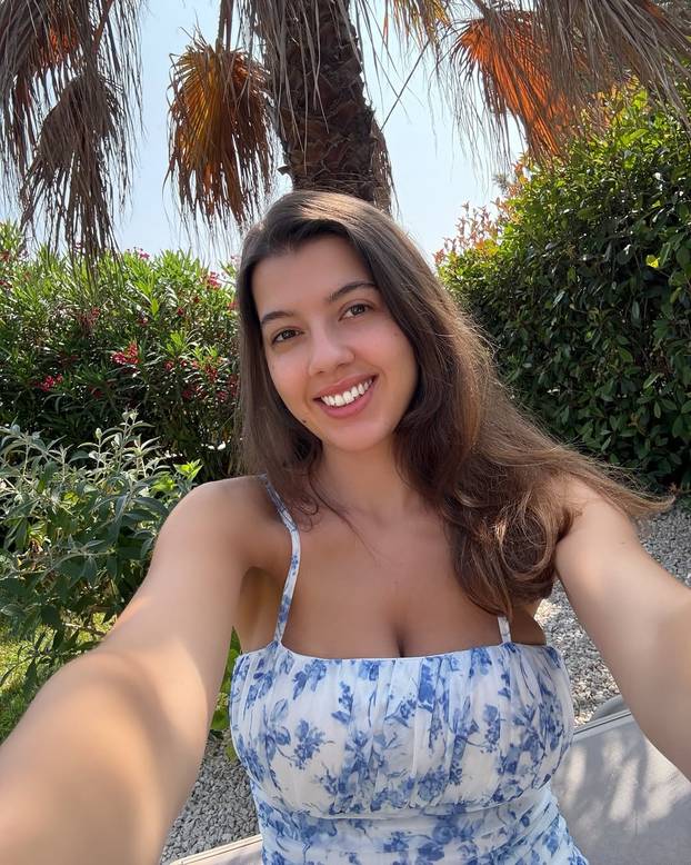 FOTO 'Savršena' Selma uživa u svim čarima ljeta: 'Ribetina u moru, a ribara nema nigdje...'