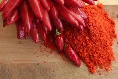 Jesenski prizori: Baranjska crvena paprika suši se na suncu