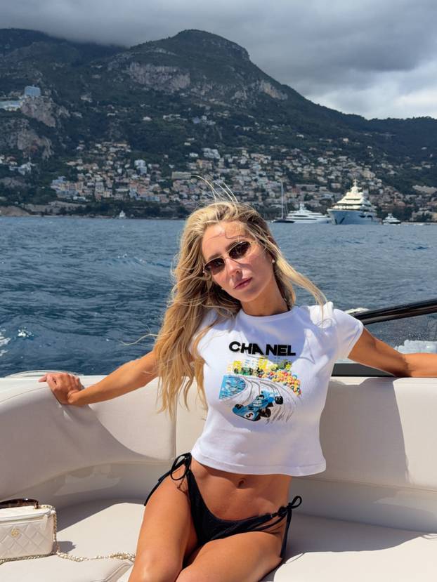 FOTO Pokazala nesavršenosti i zaludila internet: 'Želim da akne postanu seksi'