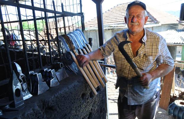 Kovač Nediljko Nogalo iz Slivnog kod Imotskog