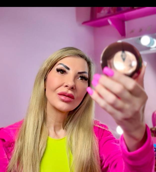 FOTO 'Bila sam muškobanjasta, ali uložila sam u izgled i sada sam savršena poput Barbie!'