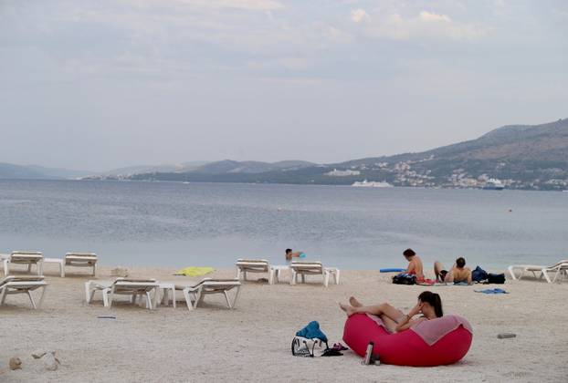 Plaža u Okrugu Gornjem prije samo nekoliko dana bila je puna turista