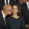VIDEO Cmokić Radman pokušao je poljubiti njemačku ministricu. Ona se odjedanput izmaknula
