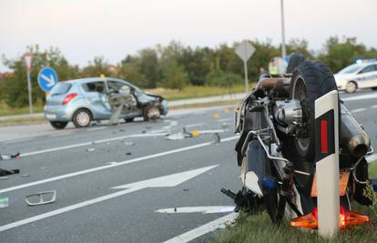 U sudaru s autom u Čakovcu ozlijeđen policajac na motoru