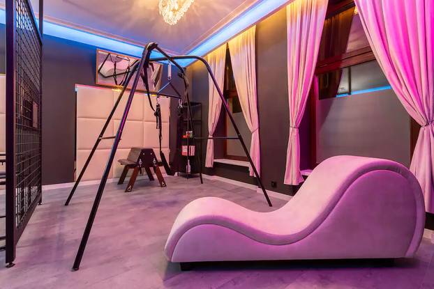 FOTO BDSM stan u Poljskoj je za ljubitelje grube akcije pravi raj!