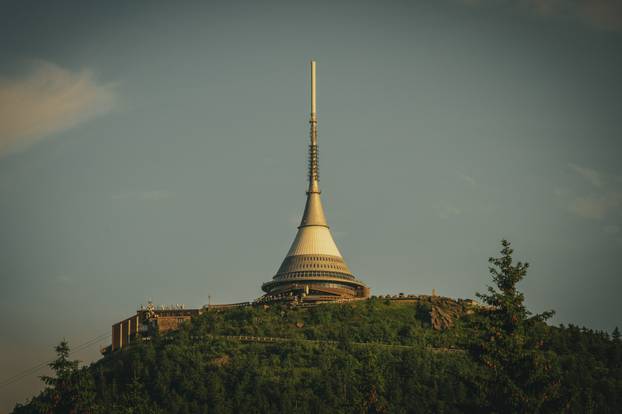 Ještěd, horský hotel, televizní vysílač
