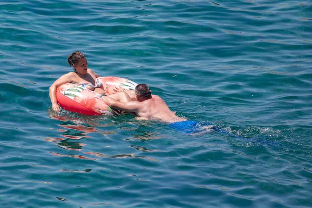 Dubrovnik: Turističke gužve u gradu i spas od vrućine u moru