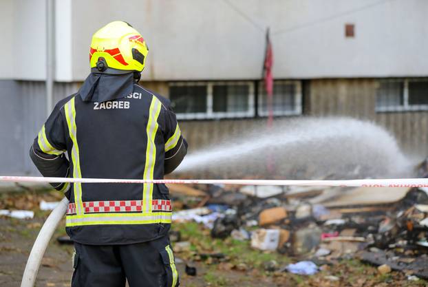 Izbio požar u stanu u zagrebačkom naselju Trnsko 