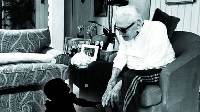 Dirljiva fotka obitelji Douglas: Kirk (101) se igra s praunukom
