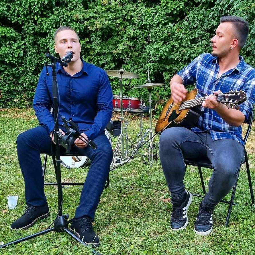 Stephan Lupino otvorio izložbu, a njegov sin pokazao kako je i on umjetnik, ali malo drugačiji