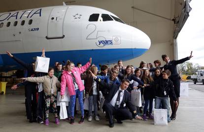 Đacima stjuardese i piloti pokazali sve tajne letenja