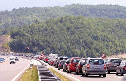 SMJENA TURISTA: Kod Sv. Roka kolona 17 km!