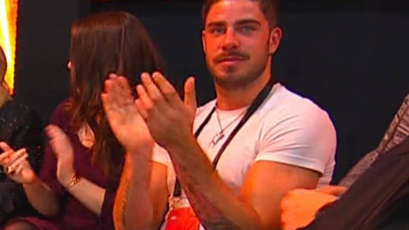 FOTO Hrvatice poludjele za ovim frajerom iz backstagea Lime Lena na Dori: Evo tko je on!