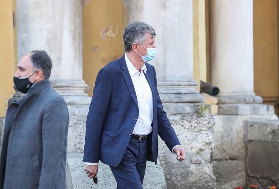 Komemoracija povodom smrti Bandića, žena i kći u suzama: 'Milan je bio najbolji otac'